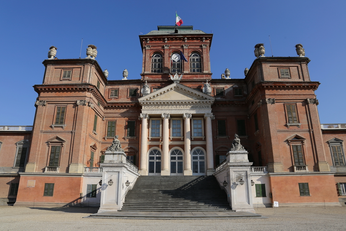 CastelloRacconigi_001.JPG - Castello di Racconigi  Il Castello Reale di Racconigi è situato nell'omonima località, in provincia di Cuneo, poco distante da Torino