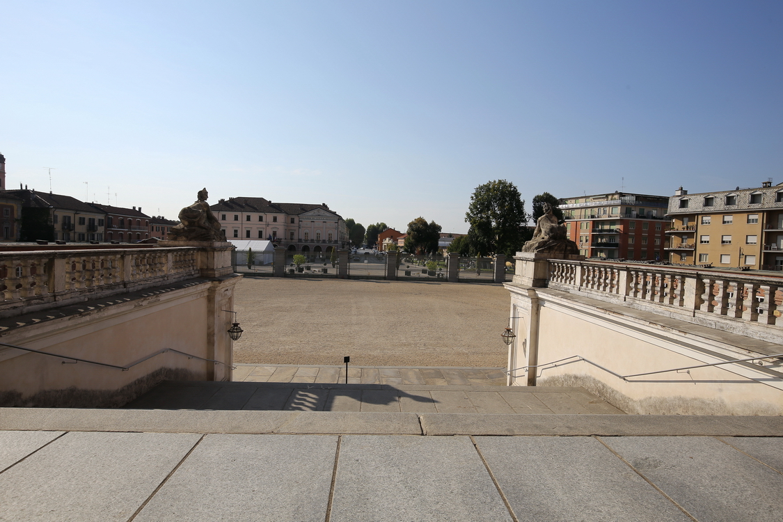 CastelloRacconigi_017.JPG - Veduta verso Racconigi