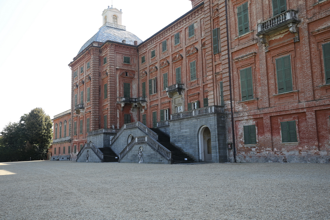 CastelloRacconigi_168.JPG - Scalone e ingresso principale al Castello