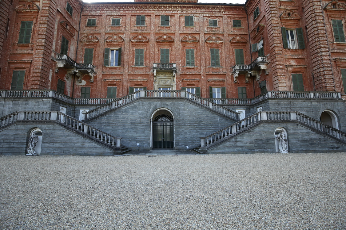 CastelloRacconigi_169.JPG - Scalone e ingresso principale al Castello