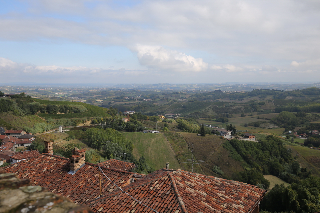 Cisterna_04.JPG - Un'ampia veduta si apre sulle colline