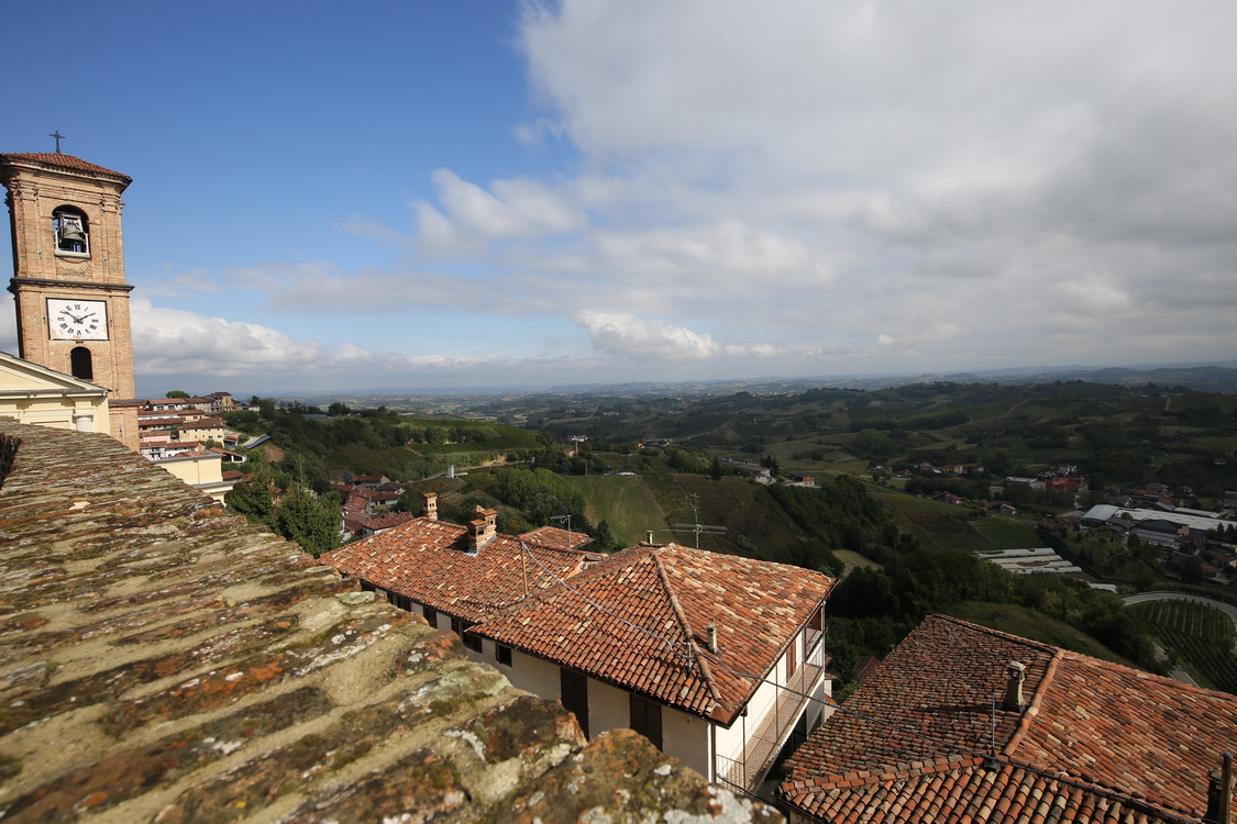 Cisterna_05.JPG - Un'ampia veduta si apre sulle colline