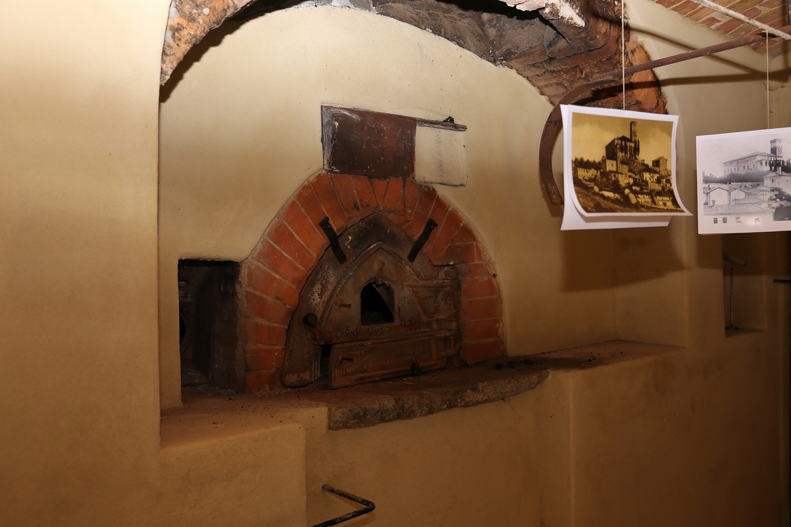 Cisterna_22.JPG - Antico forno del castello