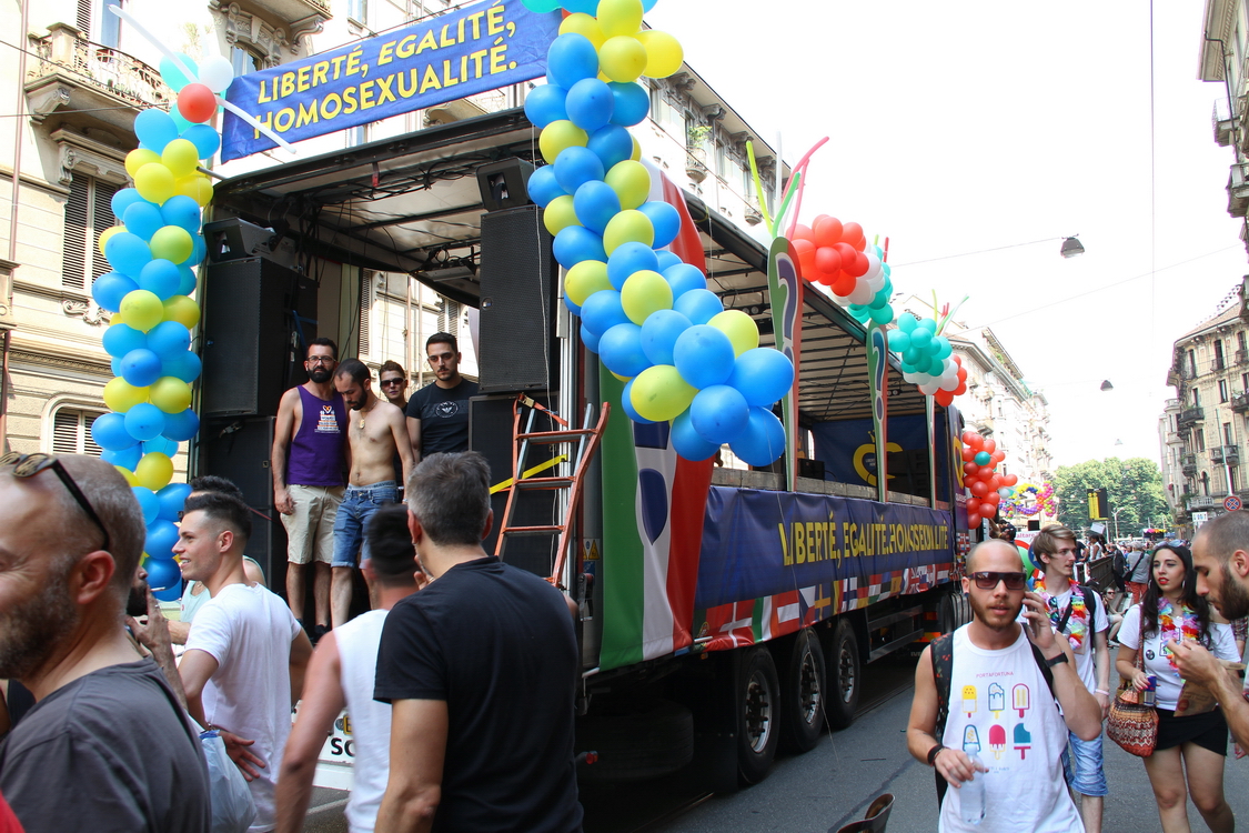 Gaypride2015_023.JPG - Torino 27 Giugno 2015 Gay Pride - Preparativi prima della sfilata