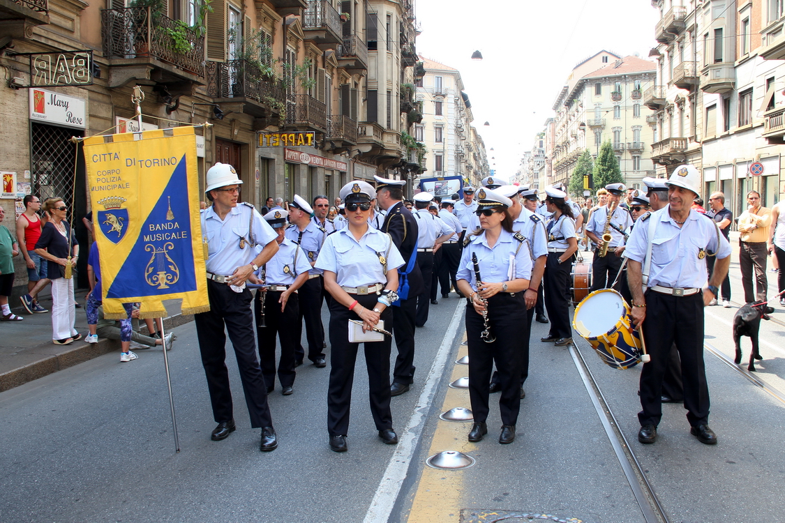 Gaypride2015_033.JPG - La banda Musicale dei Vigili urbani di Torino apre la sfilata