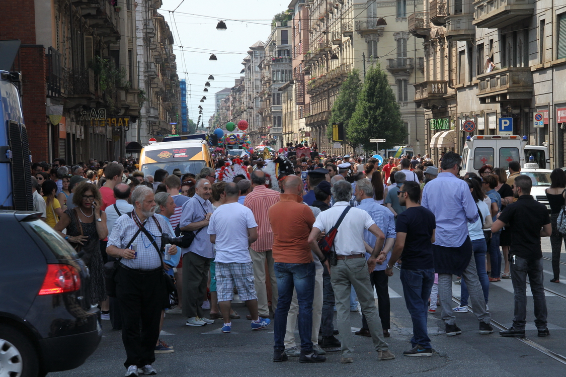 Gaypride2015_038.JPG - Torino 27 Giugno 2015 Gay Pride - Folla in attesa