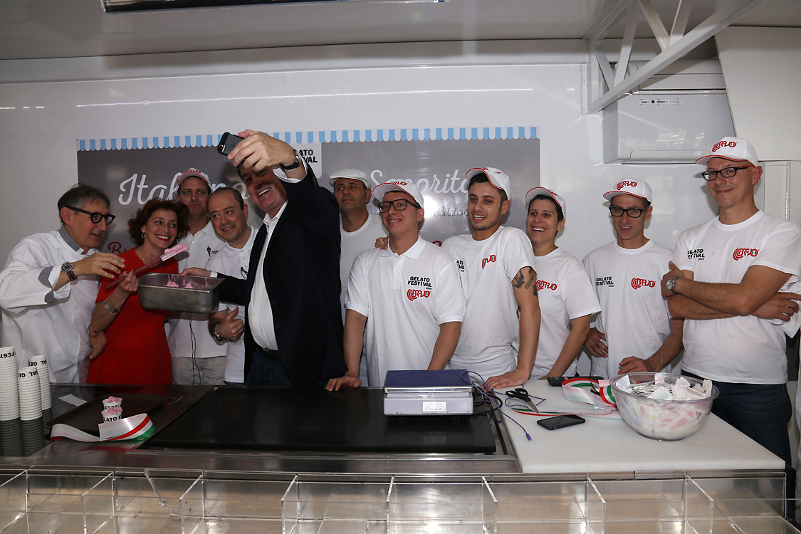 GelatoFestival2016_167.jpg - Foto di gruppo dei Gelatai in competizione