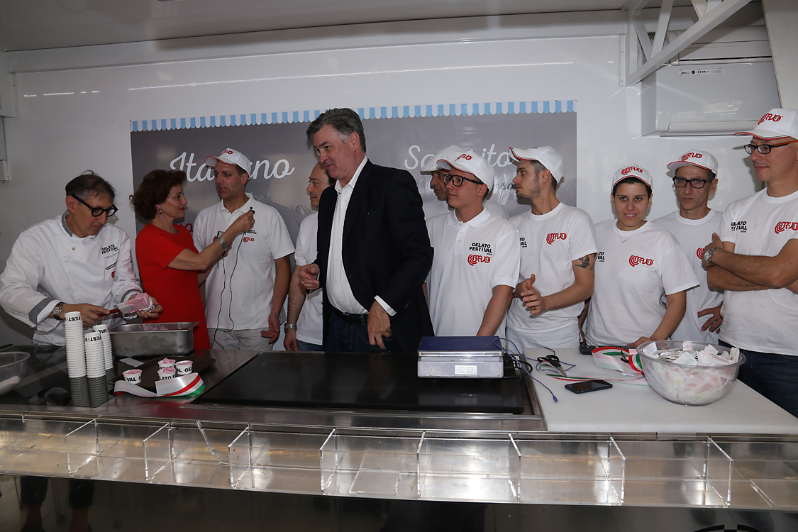 GelatoFestival2016_168.jpg - Foto di gruppo dei Gelatai in competizione