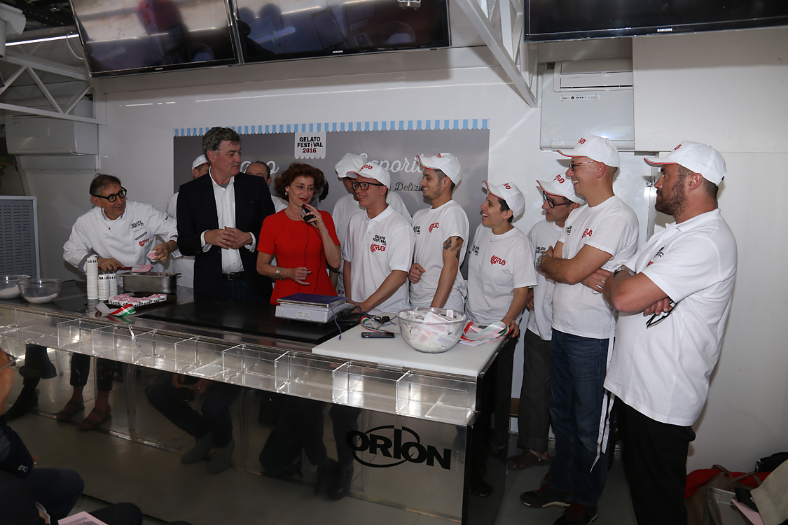 GelatoFestival2016_170.jpg - Foto di gruppo dei Gelatai in competizione