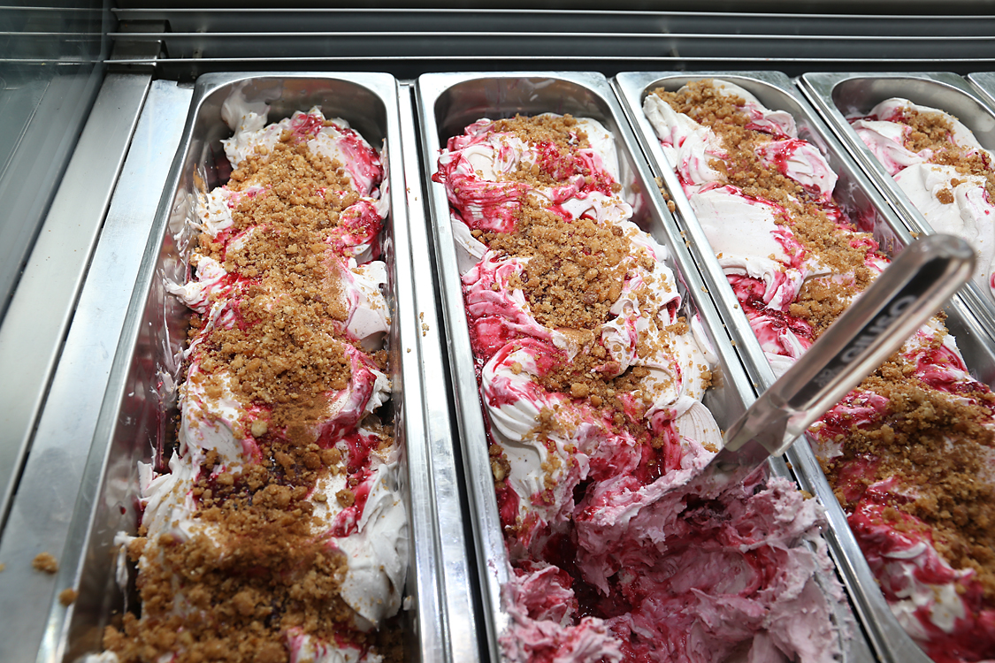 GelatoFestival2016_210.jpg - Gaute da Suta Gelatiere: Francesca Marrari Gaute da Suta: Gelato allo zenzero con cannella e variegatura al lampone. Gelateria Golosia Via Montessori 8°, Orbassano