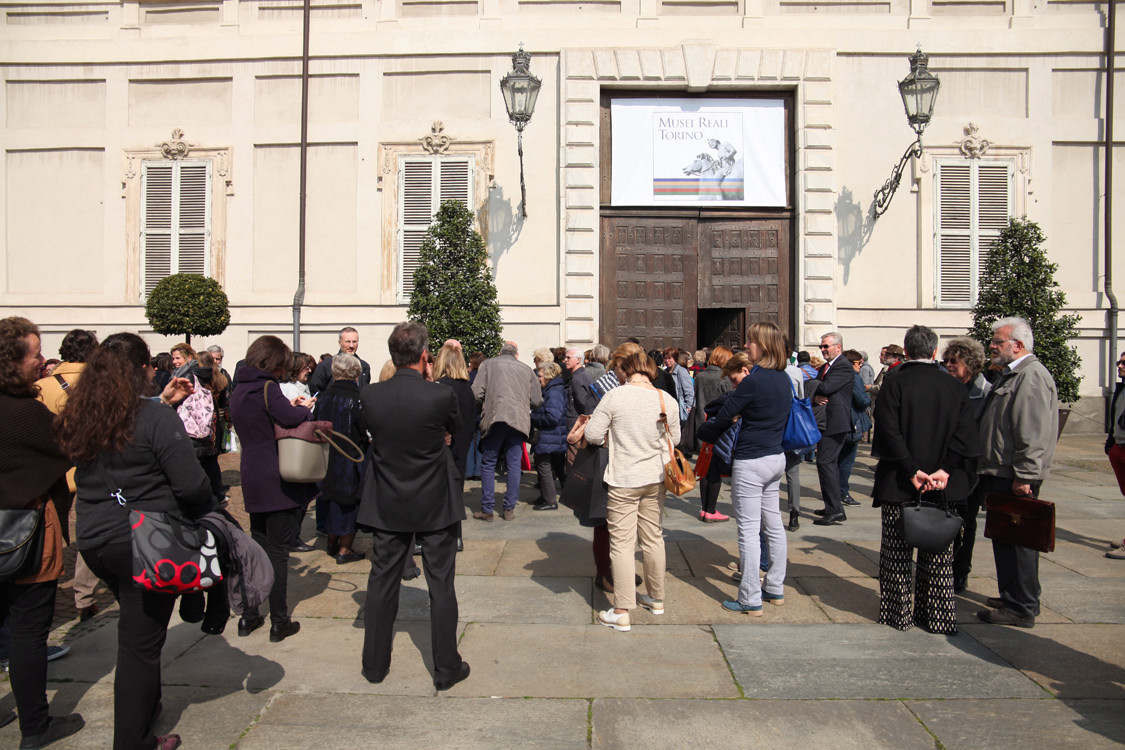 GiardiniReali_62.jpg - Giornalisti e fotografi davanti a Palazzo Reale per la visita ai Giardini Reali