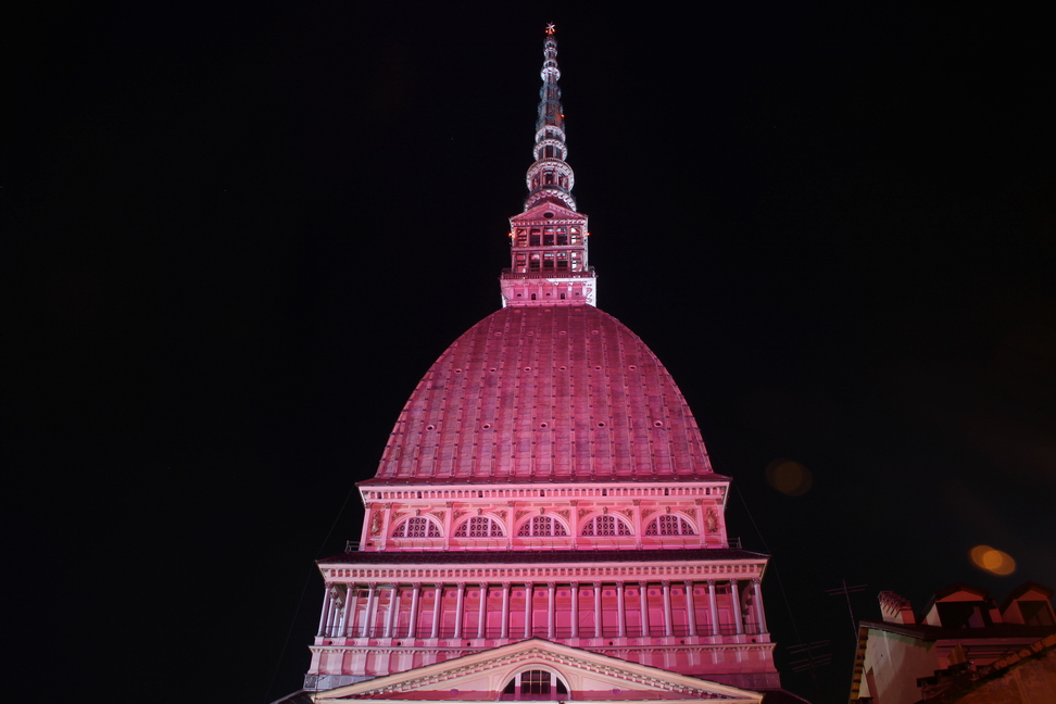 InGiro_19.JPG - La Mole Antonelliana rosa per celebrare il mese della prevenzione del tumore al seno