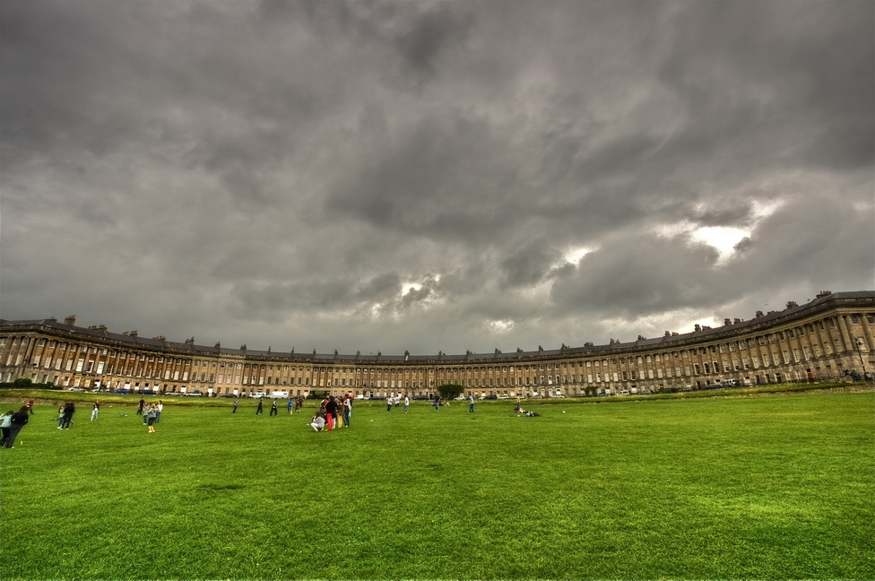 63.jpg - Testimoni di questa epoca sono edifici magnificenti come la mezzaluna del Royal Crescent.