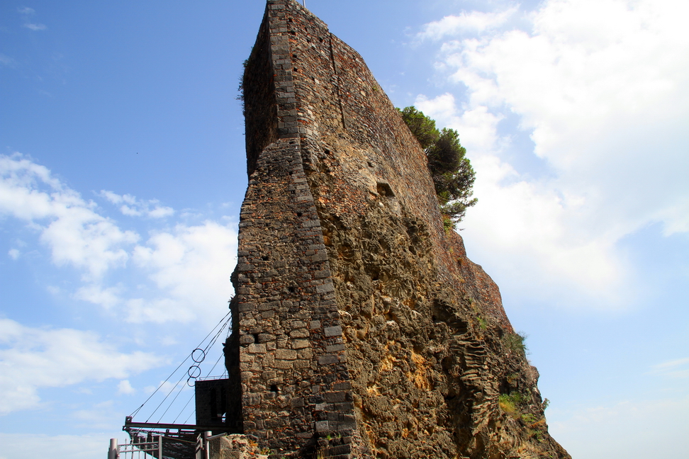 Sicilia_012.JPG - I poeti Virgilio e Ovidio narrarono il mito della storia d'amore tra una ninfa chiamata Galatea ed un pastorello chiamato Aci e del Ciclope Polifemo...