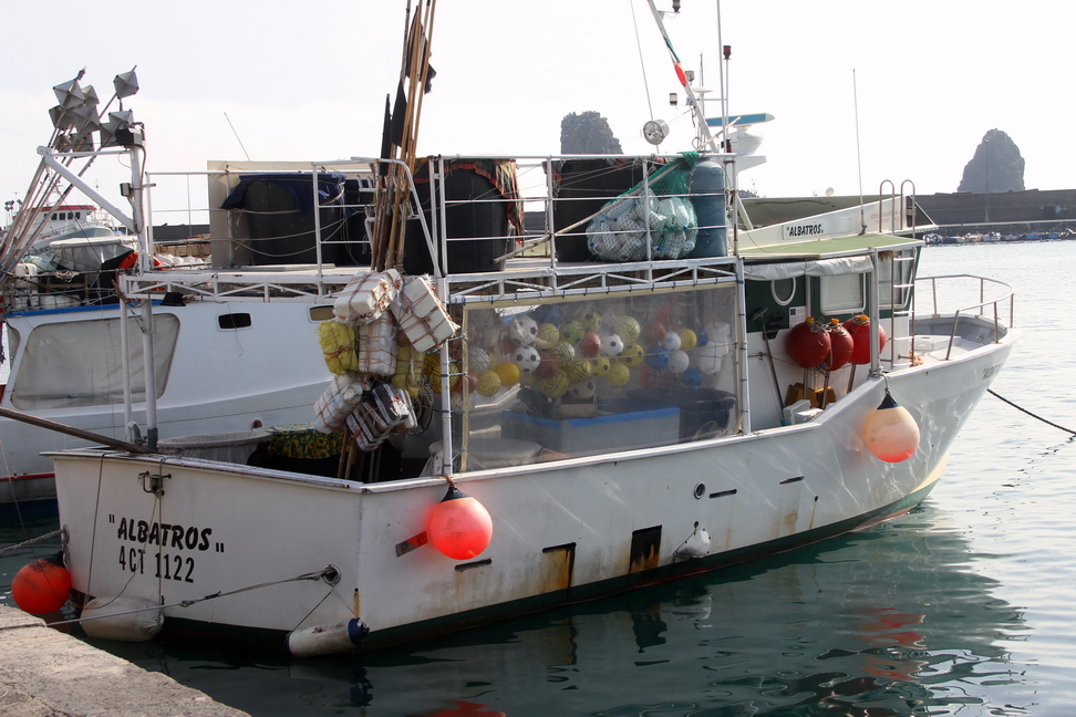 Sicilia_046.jpg - dove barche di pescatori...