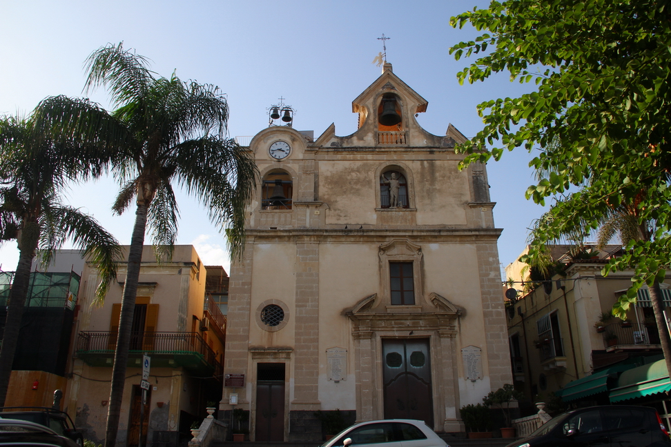 Sicilia_057.JPG - si affaccia la chiesa di San Giovanni Battista...