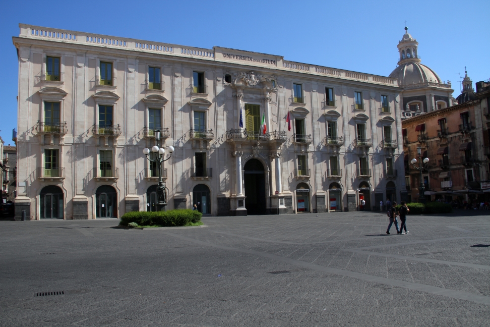 Sicilia_141.JPG - fatti pochi passi si trova il palazzo dell'Università...