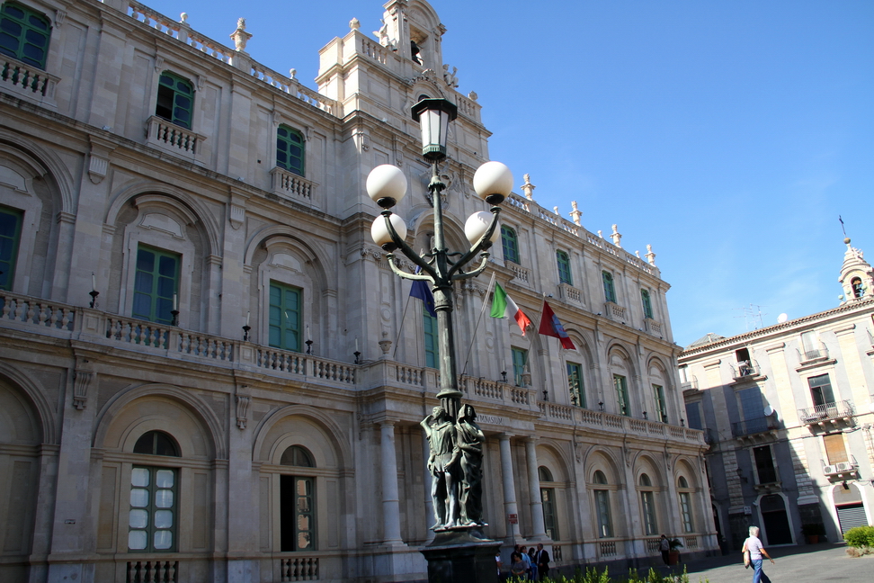 Sicilia_145.JPG - Nel 1696 iniziarono i lavori per la costruzione del nuovo palazzo dell'Università, che diverra sede definitiva sino ad oggi...