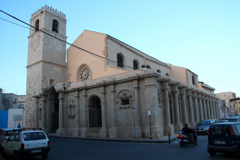 Sicilia_207.JPG - Chiesa di Santa Lucia al sepolcro e il vicino Sepolcro della Santa erano considerati extra moenia poiché isolati rispetto alla restante parte di Siracusa.