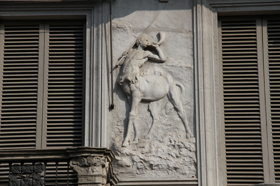 Nuvole_233.JPG - Torino - Corso Rodolfo Gabrielli Detto Montevecchio - Altorilievo con figura metà uomo metà bovino con in mano il bastone e il corno.