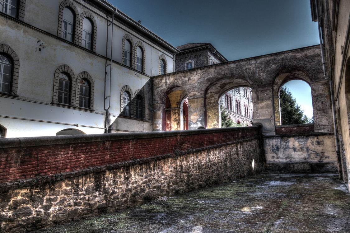 OraLibertà_33.jpg - ASCII