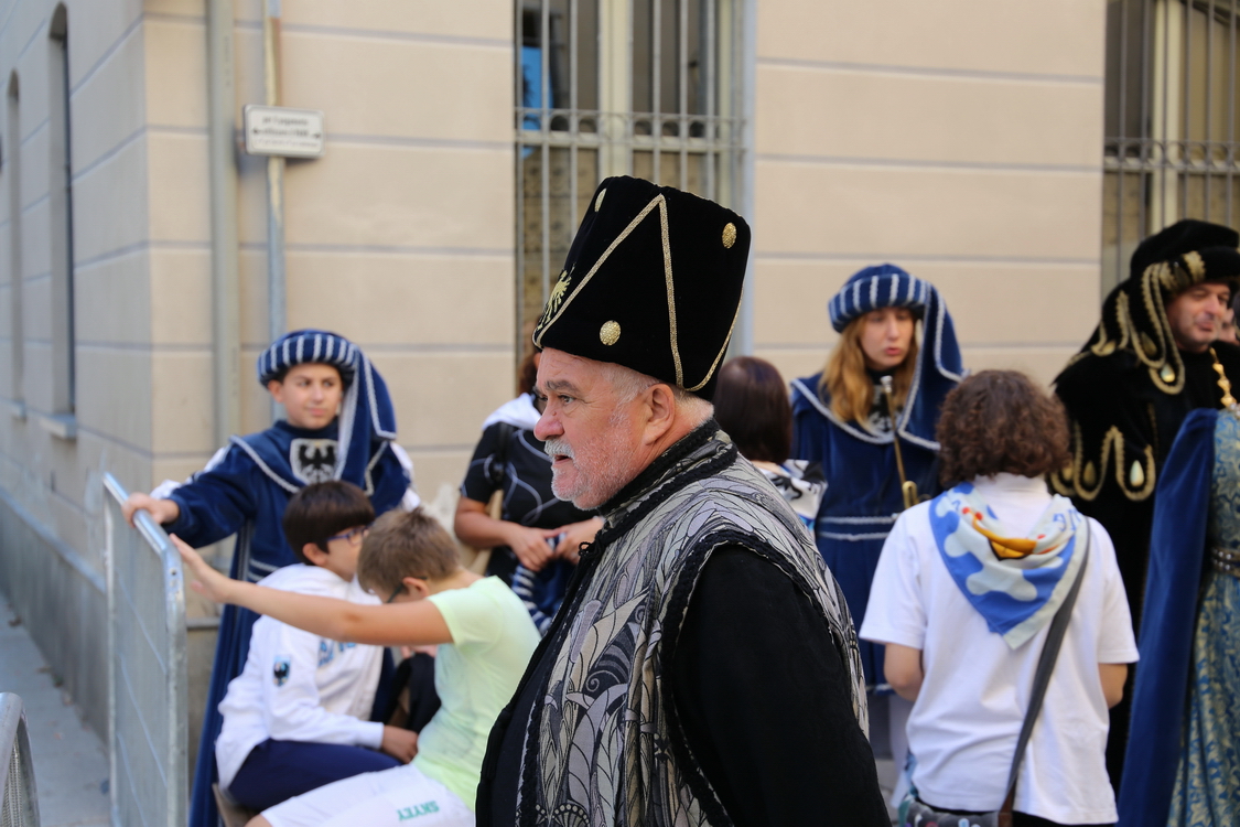 002.JPG - Ultimi preparativi prima della sfilata storica