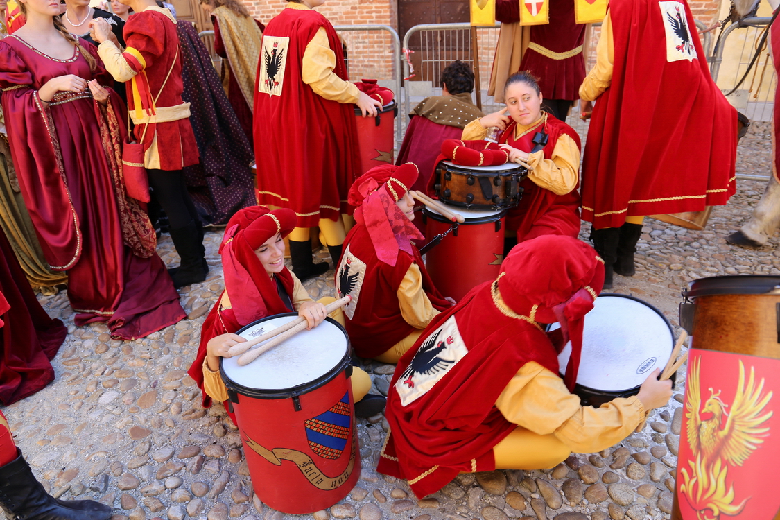 012.JPG - In attesa della sfilata storica