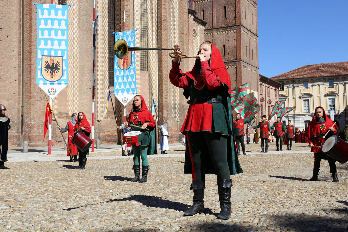 154.JPG - San Pietro - Asti, tra curtes e città: in compagnia di contadini,mercanti, dame e cavalieri