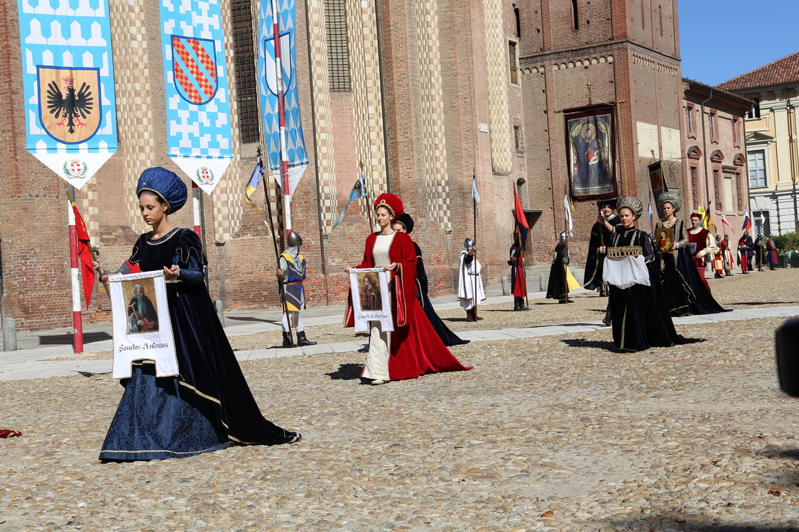 323.JPG - San Damiano - Il culto dei santi protettori nella devozione medievale