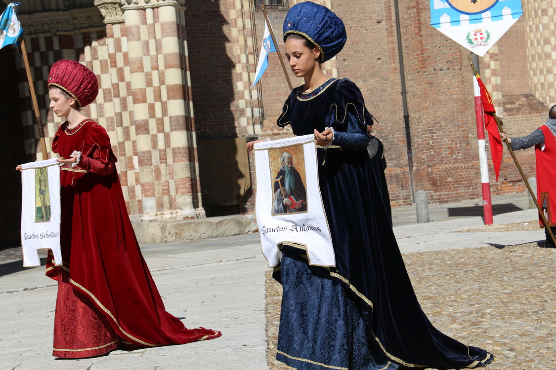 324.JPG - San Damiano - Il culto dei santi protettori nella devozione medievale