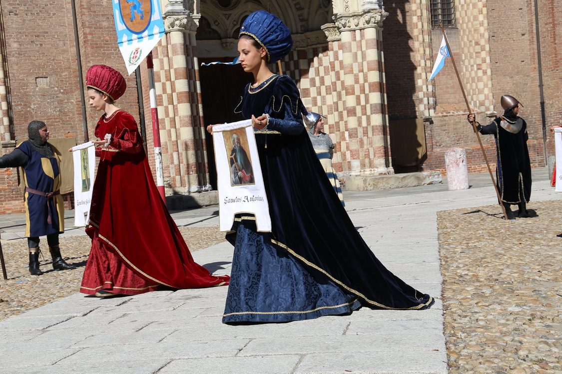 325.JPG - San Damiano - Il culto dei santi protettori nella devozione medievale