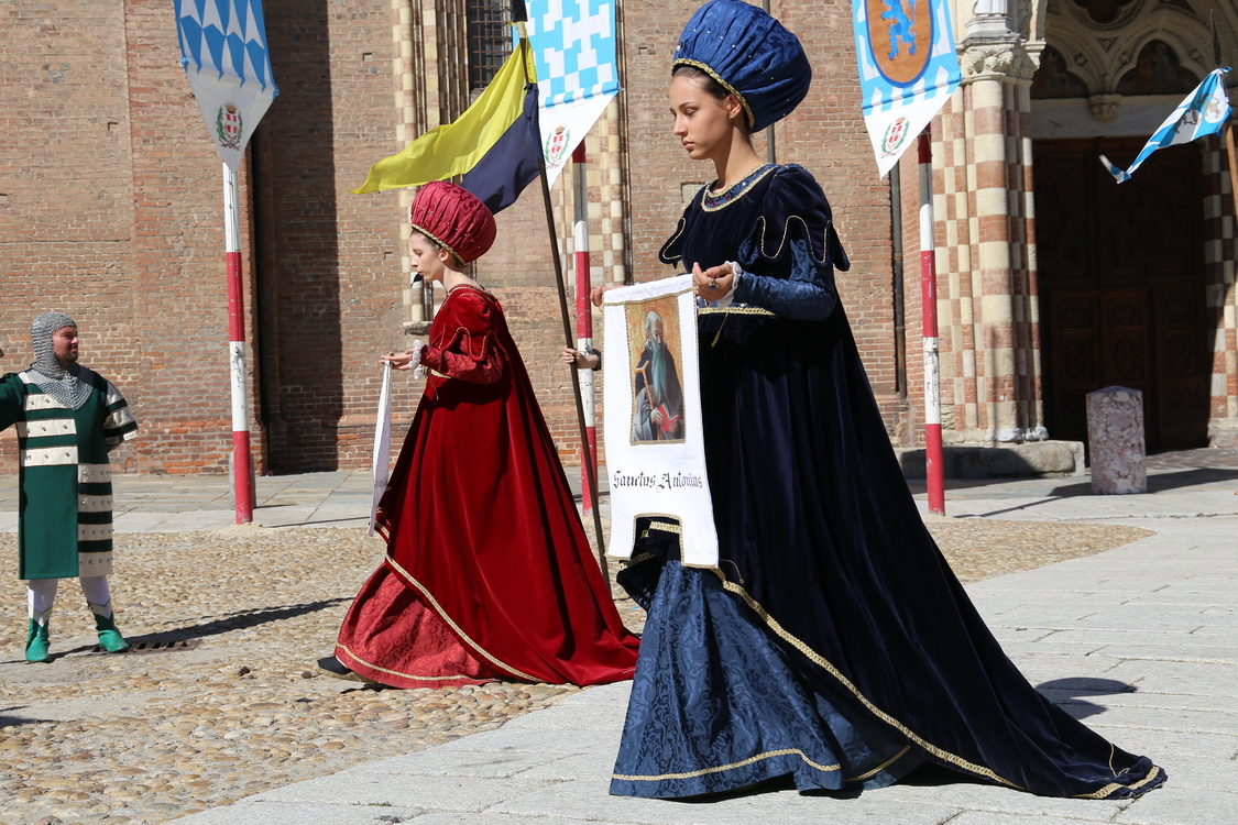 326.JPG - San Damiano - Il culto dei santi protettori nella devozione medievale