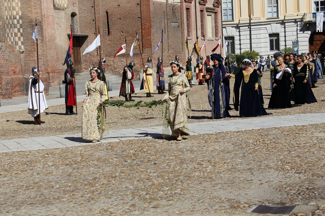 332.JPG - San Marzanotto -  mille volti della donna nel medioevo: tra purezza e superstizione