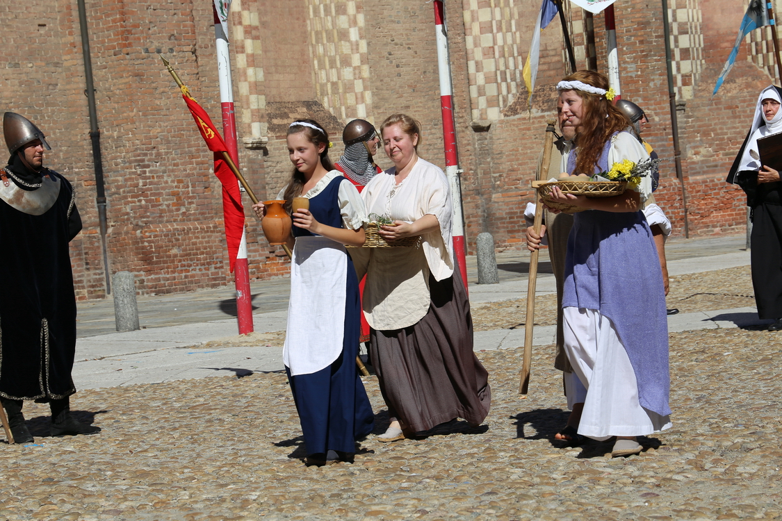 340.JPG - San Marzanotto -  mille volti della donna nel medioevo: tra purezza e superstizione