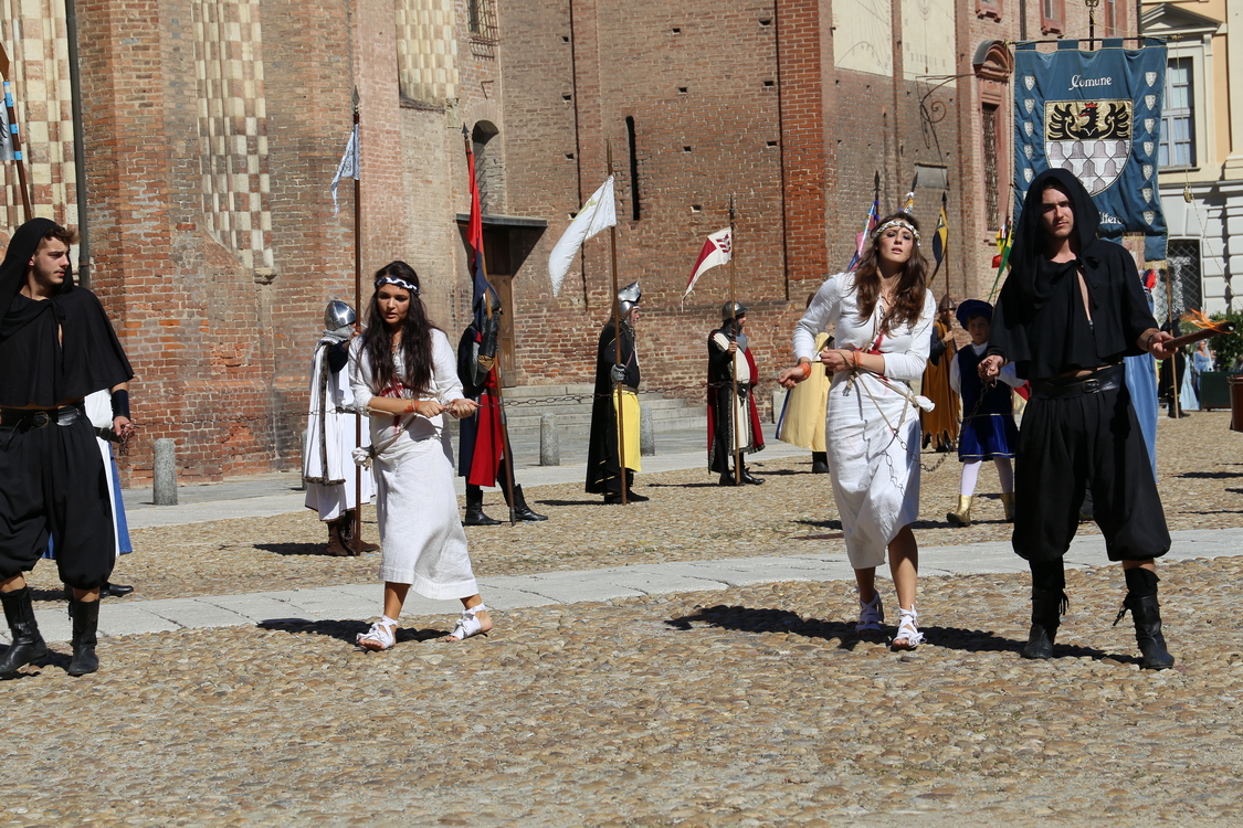 342.JPG - San Marzanotto -  mille volti della donna nel medioevo: tra purezza e superstizione