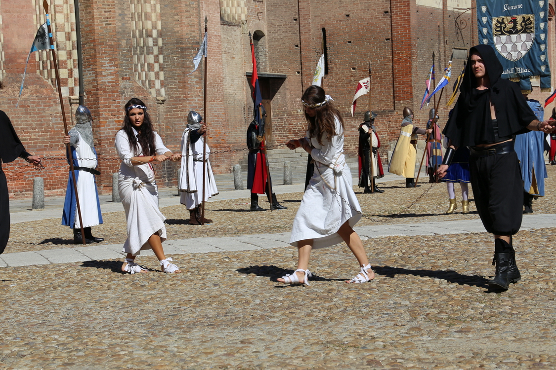 343.JPG - San Marzanotto -  mille volti della donna nel medioevo: tra purezza e superstizione