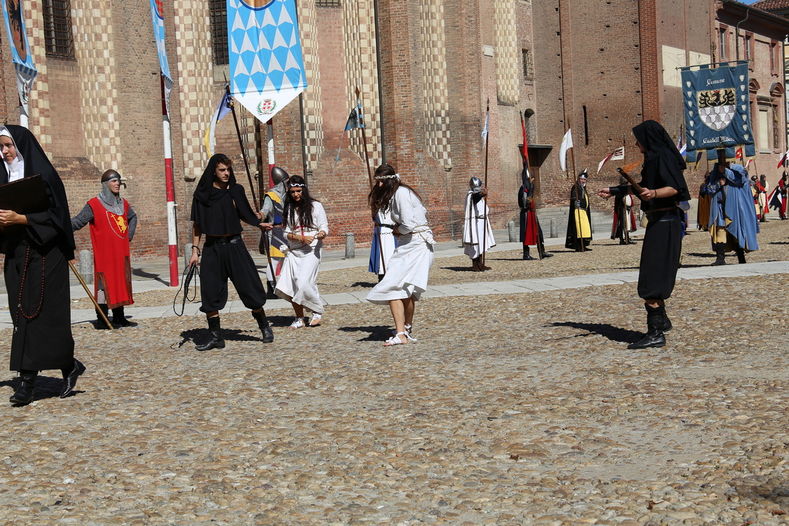 344.JPG - San Marzanotto -  mille volti della donna nel medioevo: tra purezza e superstizione