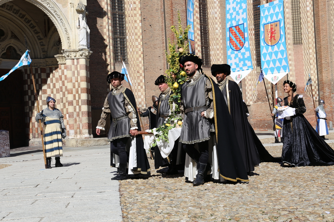 371.JPG - San Silvestro - Il cibo e la tavola ai tempi di Valentina Visconti