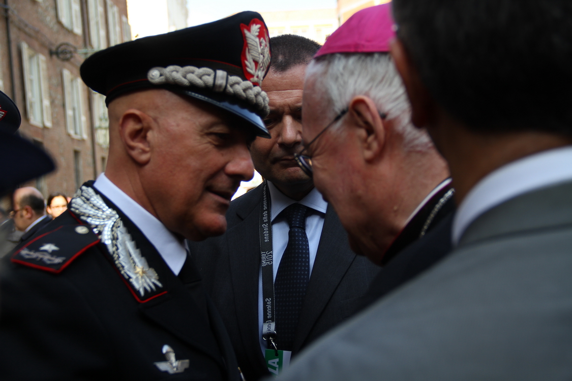 PresentazioneStampa_56.JPG - Monsignor Nosiglia e il capo dei carabinieri