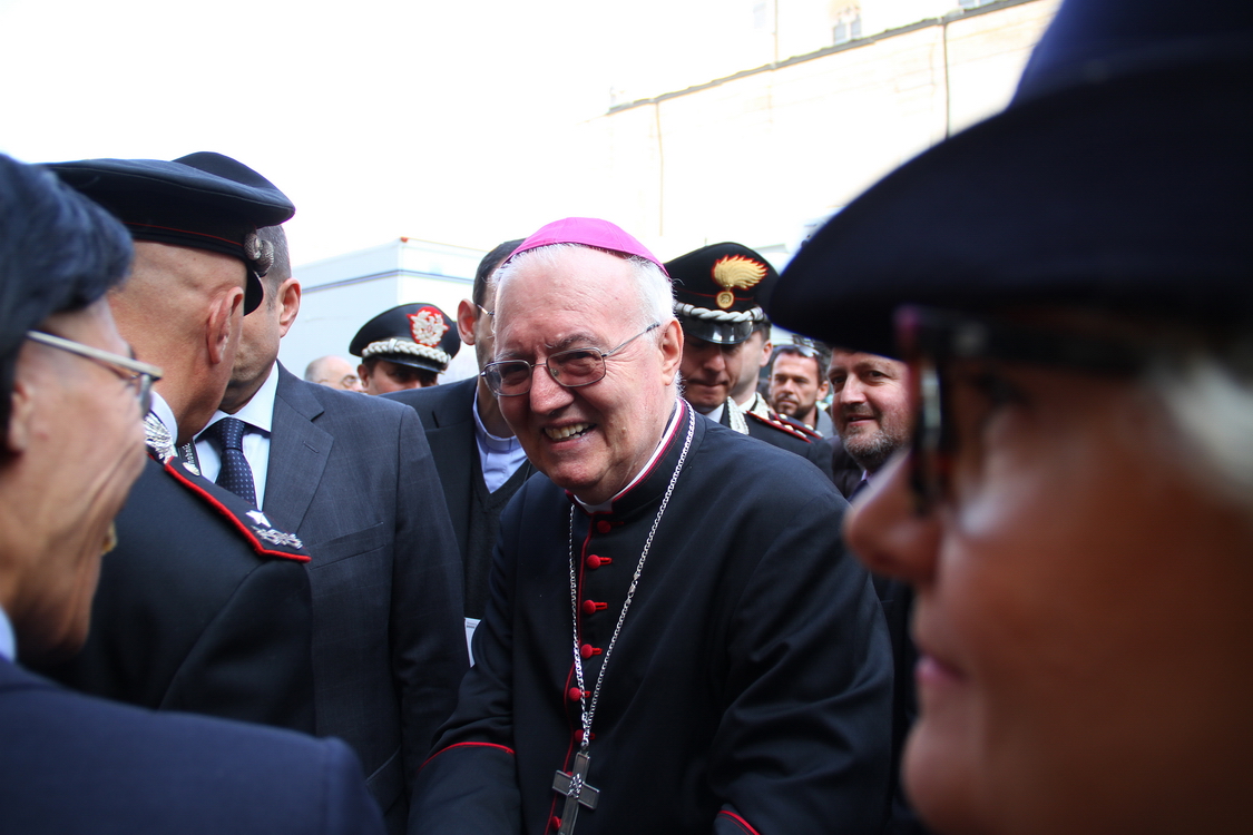 PresentazioneStampa_57.JPG - Monsignor Nosiglia con le Forze Armate