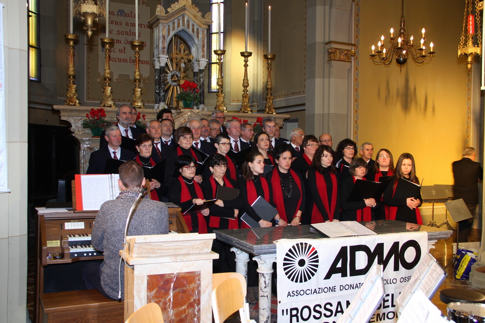 Concerto_25.JPG - Corale San Martino di Vezza d'Alba, diretta dal Maestro Guido Battaglio