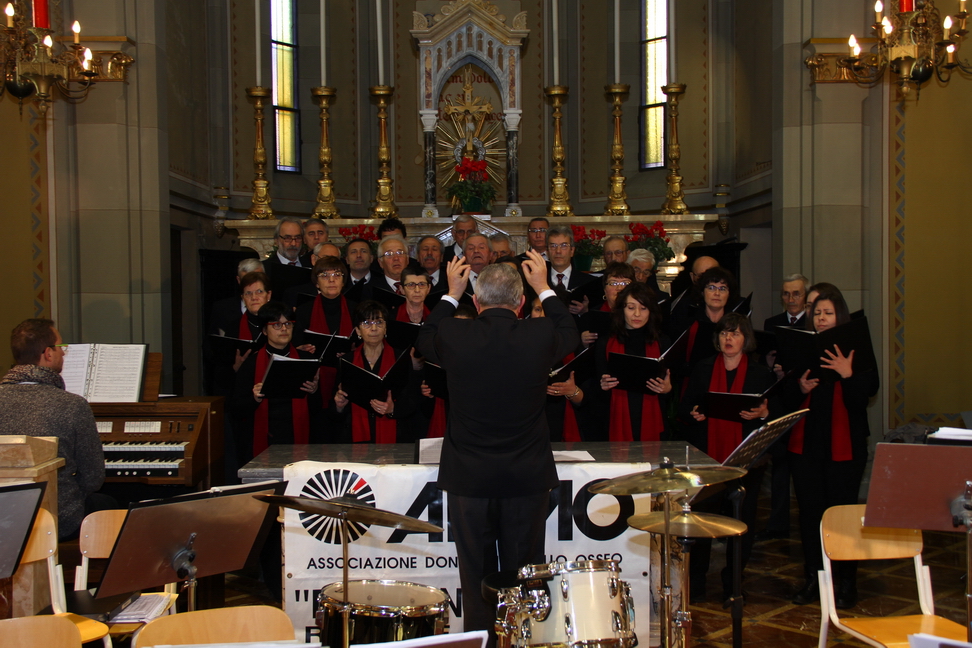 Concerto_28.JPG - Corale San Martino di Vezza d'Alba, diretta dal Maestro Guido Battaglio