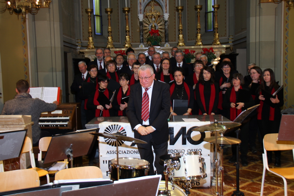 Concerto_30.JPG - Corale San Martino di Vezza d'Alba, diretta dal Maestro Guido Battaglio