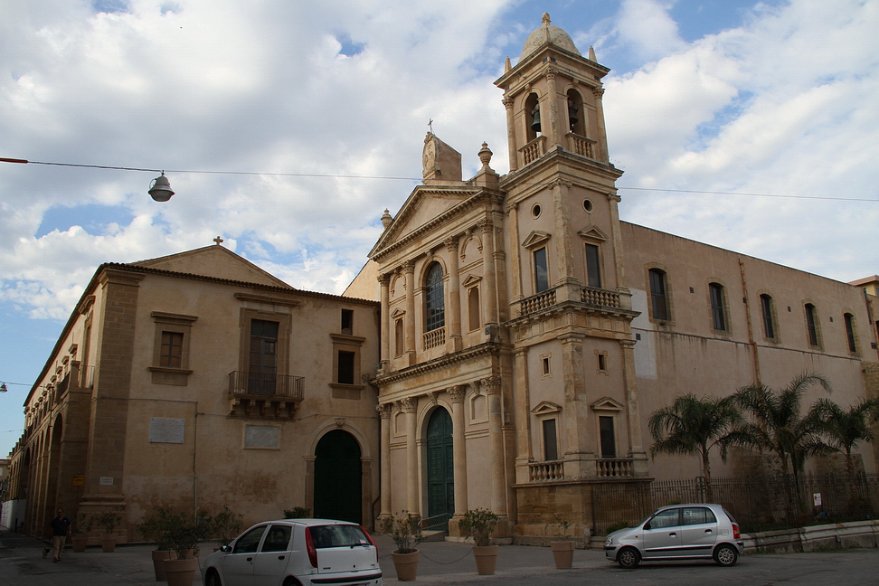 Sicilia_107.JPG - Chiesa di San Domenico, dedicata al Patrono della Città... La tradizione augustana, celebra il patrocinio di San Domenico per l'intercessione del miracolo operato dal Santo nel 1594, come risulta da quanto riportato dagli storici e dalla tradizione popolare...