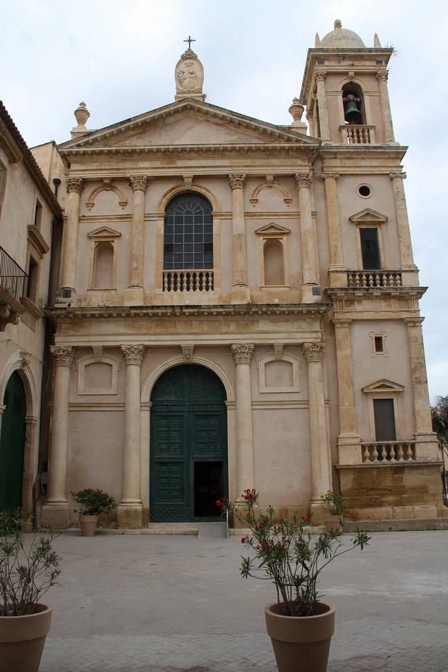 Sicilia_108.JPG - Sorge sulle rovine dell'antica chiesa distrutta dai turchi durante l'assedio del 1551. Riedificata nel 1580...