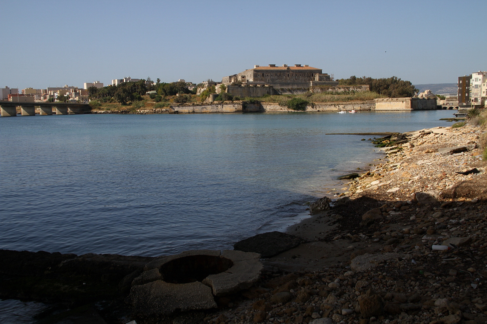 Sicilia_155.JPG - La fortificazione medioevale probabilmente risale al 1232...