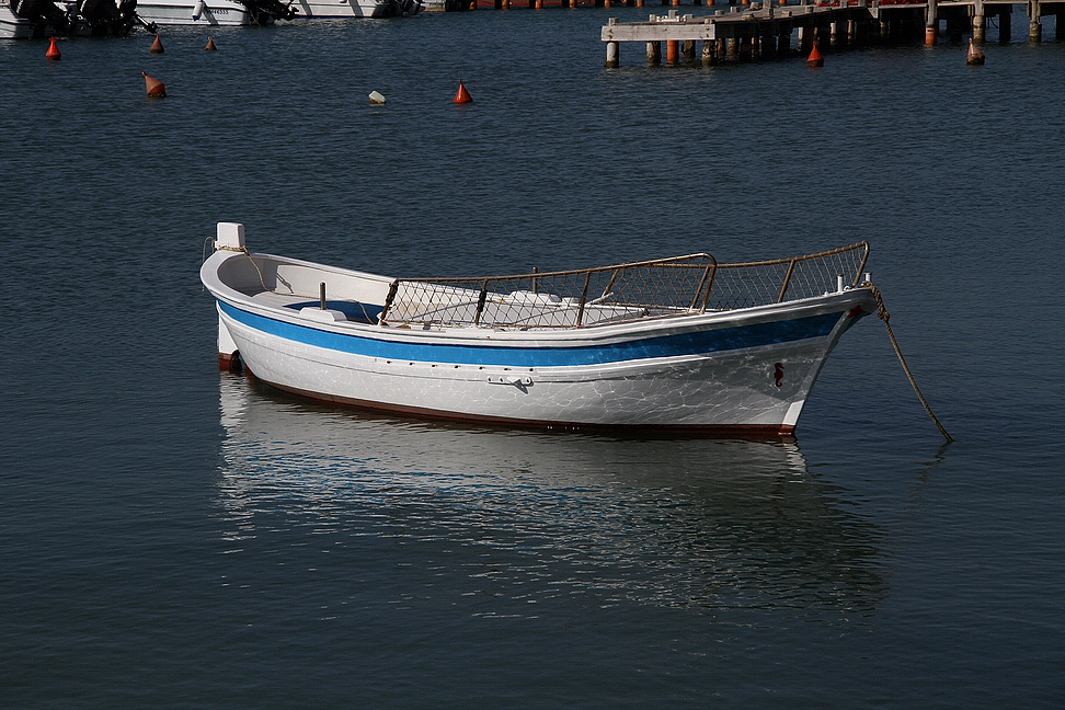 Sicilia_256.JPG - mentre altre barche si crogiolano al sole...