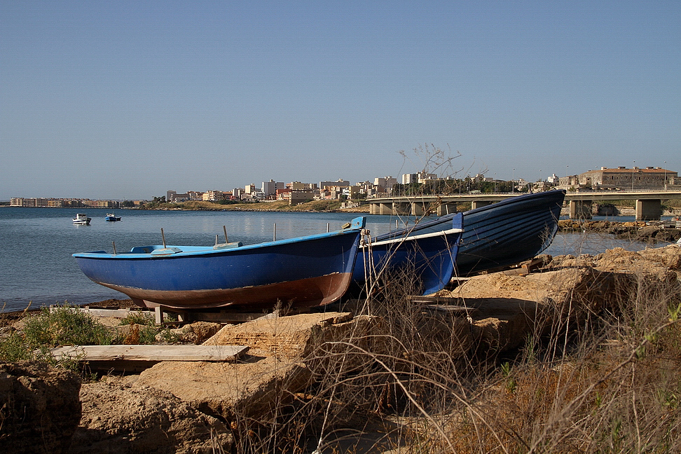 Sicilia_266.JPG - qualcuno che le ha dimenticate...