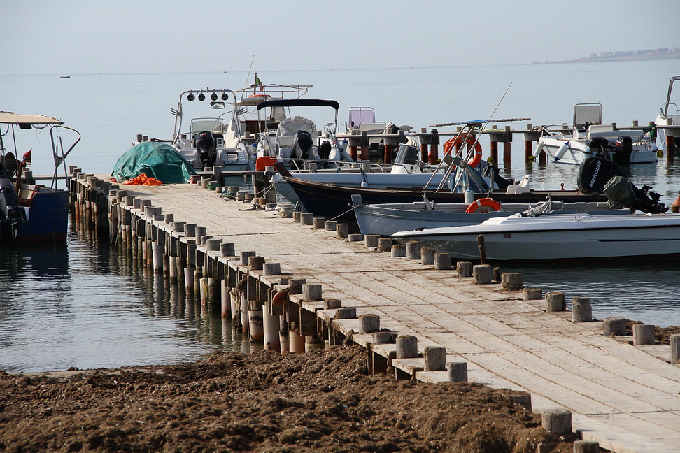 Sicilia_272.JPG - un lungo pontile...