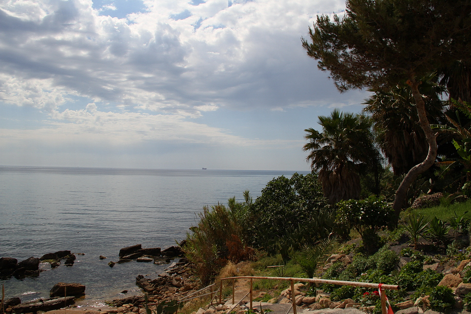 Sicilia_322.JPG - fino a lambire le onde...